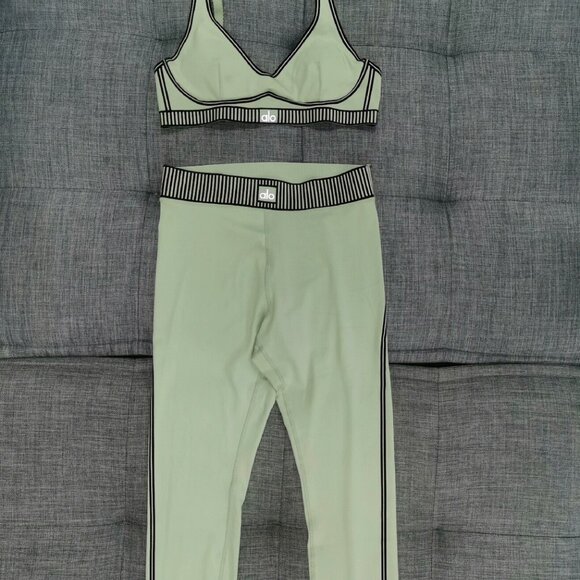 Alo Yoga Airlift Line Up Bra And Airlift High-Waist 7/8 Line Up Legging Set - Picture 2 of 3